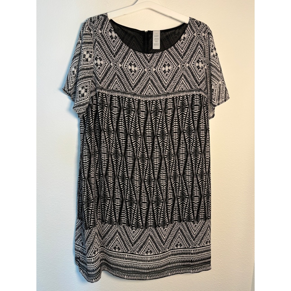 Black White Geometric Tribal Print Shift Dress Short Sleeve Plus 1X Boho‎ Mini